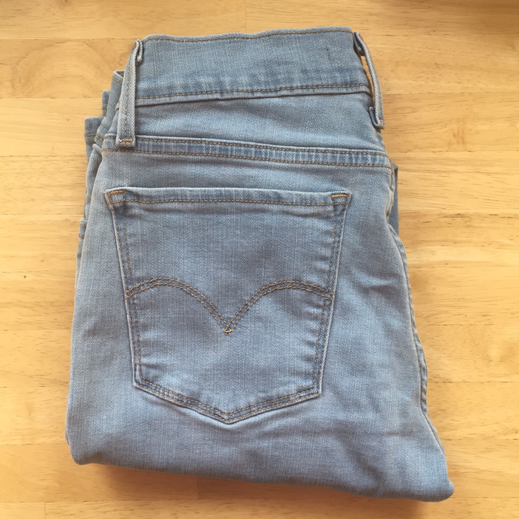 Levis 710 Jeans